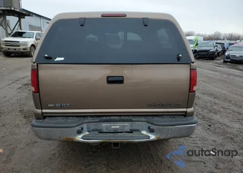 2002 Chevrolet S Truck S10 z USA, uszkodzony, nr VIN 1GCDT13W62K179697